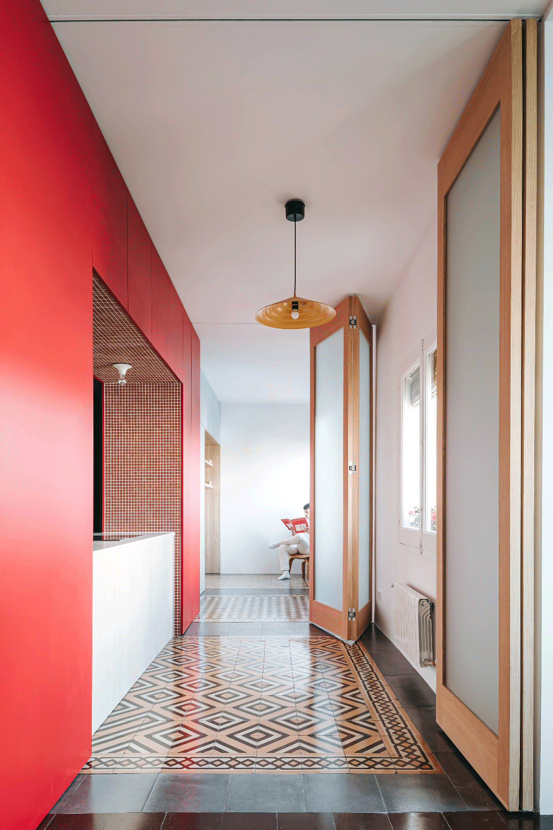 El estudio JJ+ crea Casa Cromática: módulos de color rompen la jerarquía del hogar