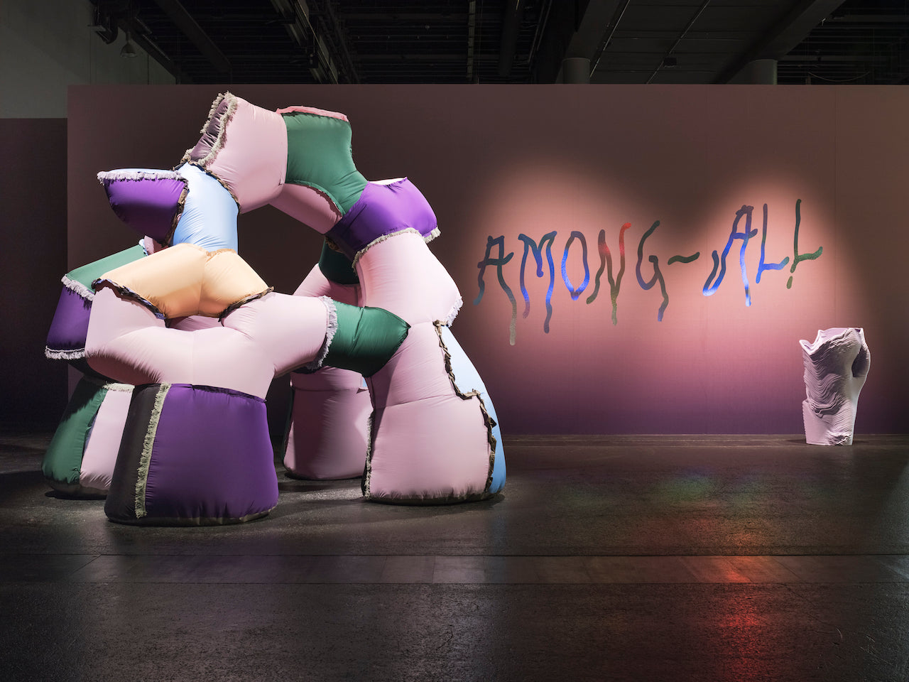 Creatividad estética y sostenible en among-all, la última instalación de Patricia Urquiola