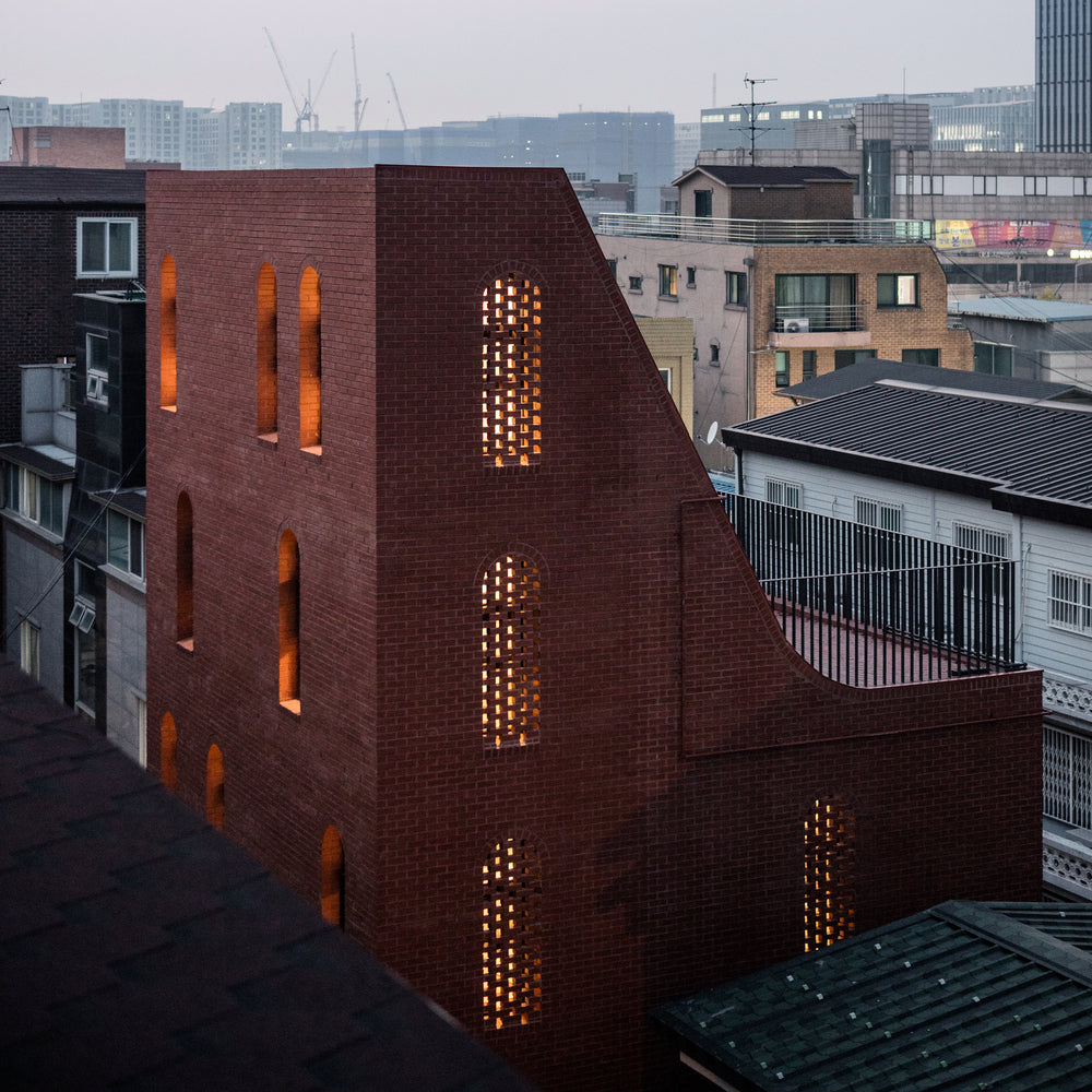 El ladrillo rojo: 8 maestros de la arquitectura que reinventan un material de construcción clásico