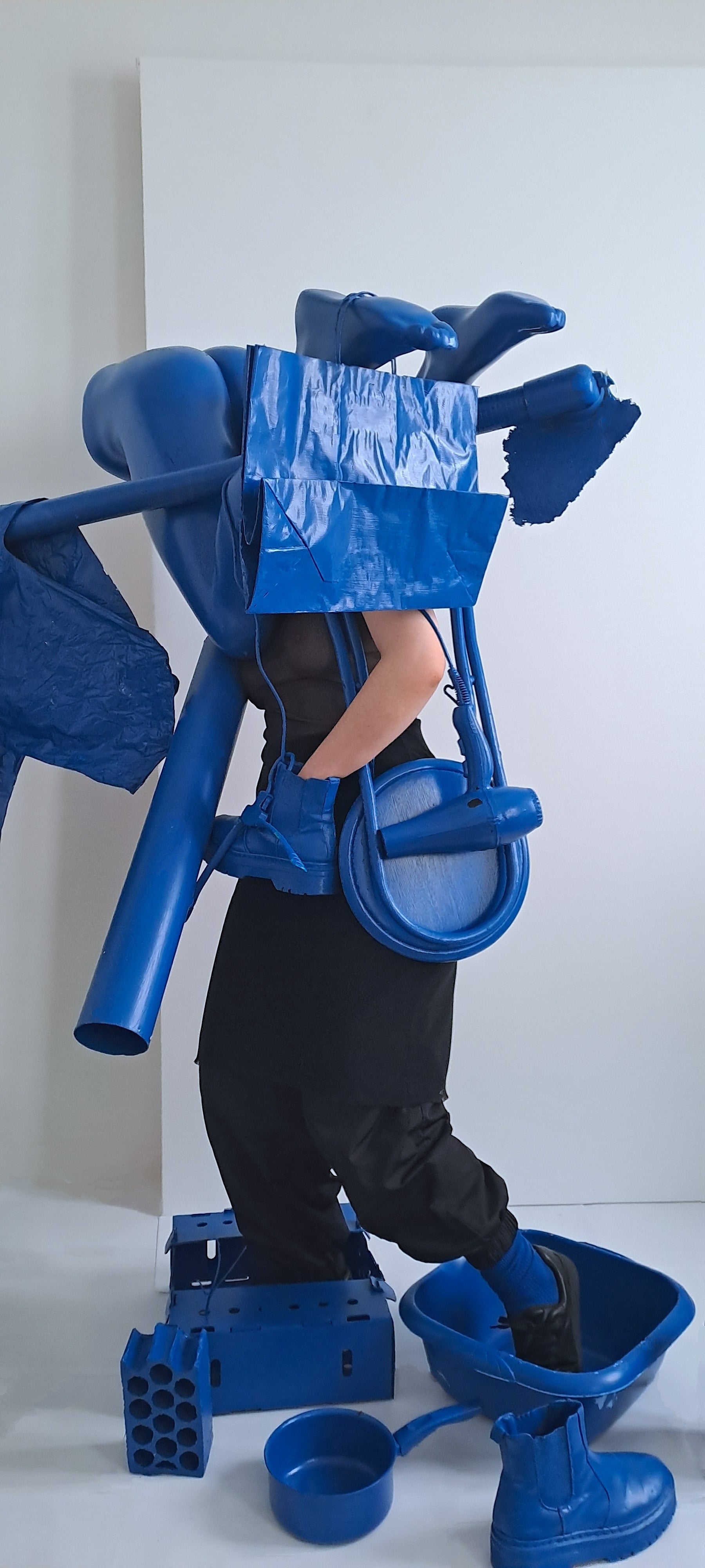 Azul Revelado. A poetic essay by Amanda Gatti