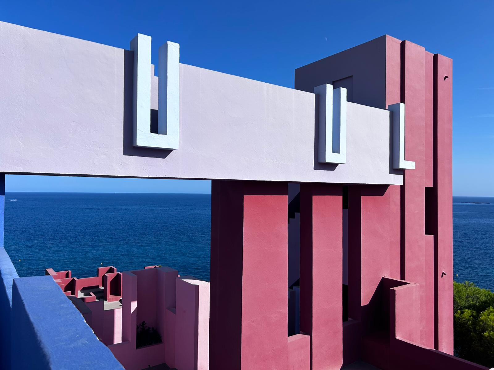 Muralla Roja image